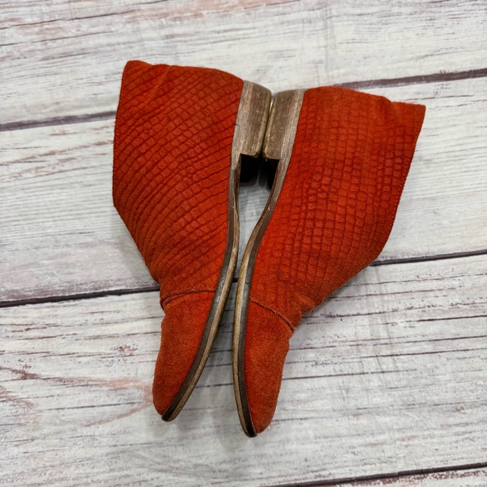 Free People Royale Flat Embossed Croc Suede Leather Red Orange Size 39 = US 9 - Picture 6 of 8